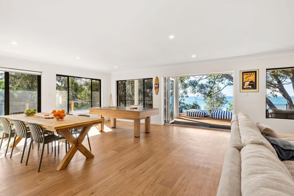 Collingwood Villa - Waterfront and Pet Friendly House in Vincentia