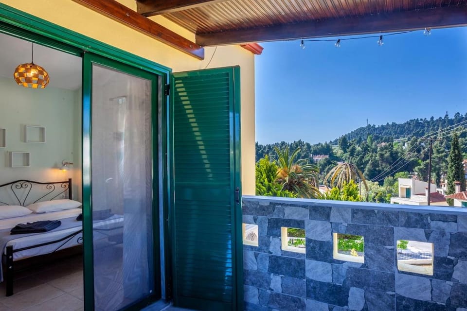 Day, View (from property/room), Balcony/Terrace, Bedroom, Mountain view