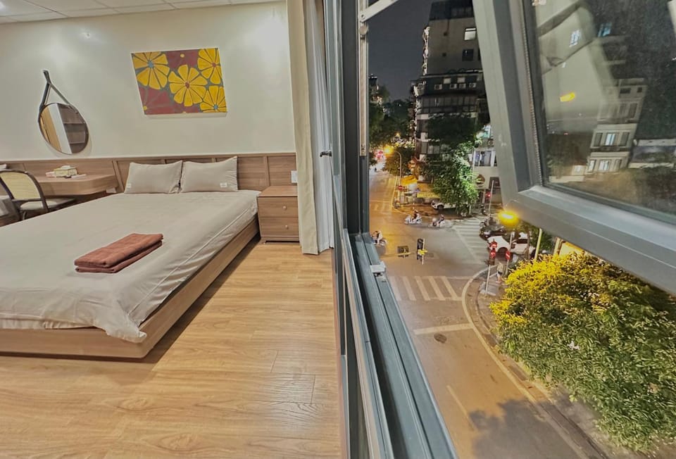 City view 3 bedrooms 5 beds elevator free laundry Apartment in Hanoi