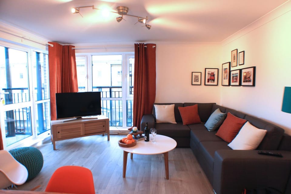 Day, Photo of the whole room, Seating area, Autumn, On site