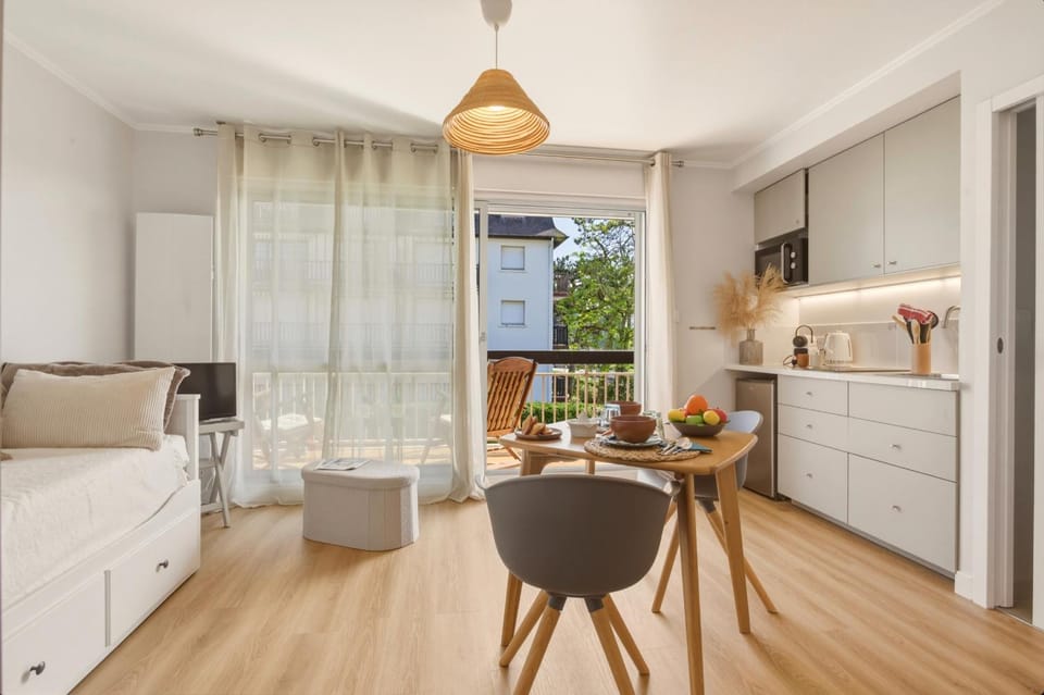 L'ESCALE - Studio lumineux et grand balcon - 2 à 3 personnes Apartment in Cabourg