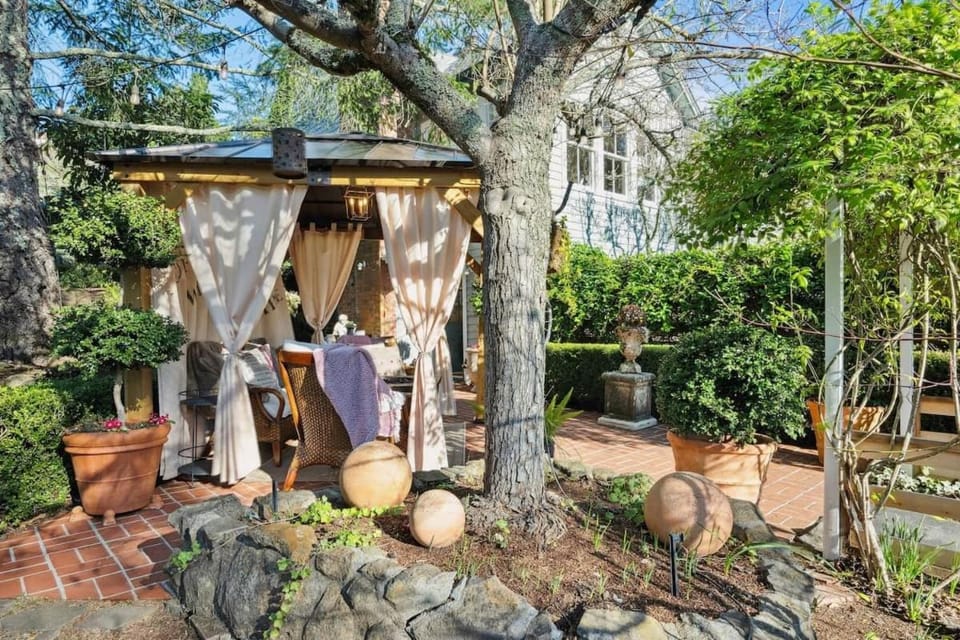 Farmhouse Suite: a wine country escape! House in Santa Rosa