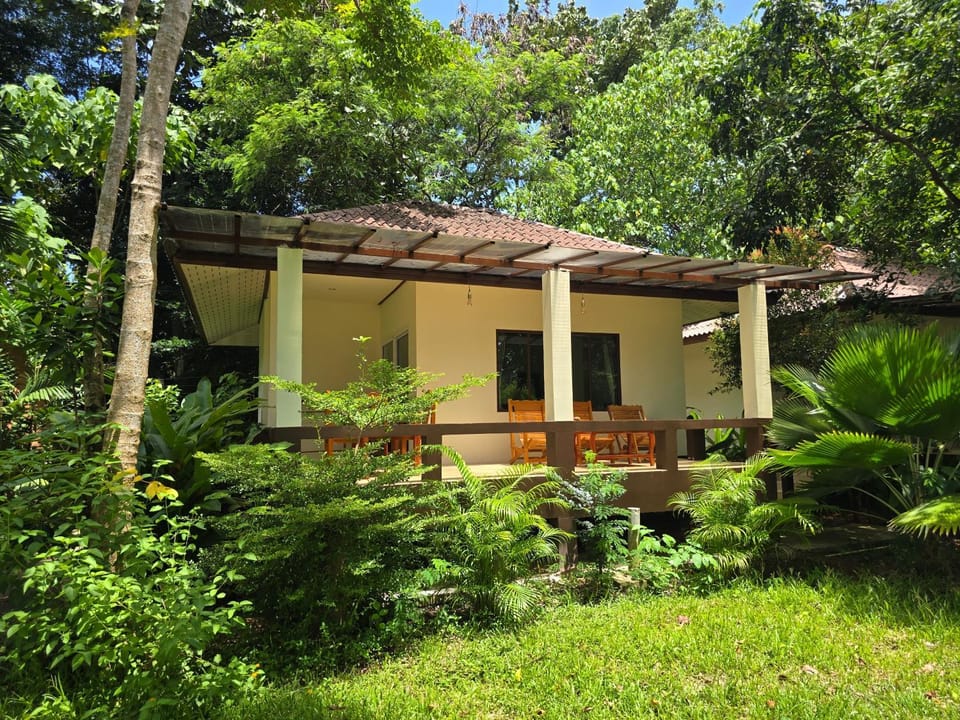 Property building, Day, Natural landscape, Garden, Garden view