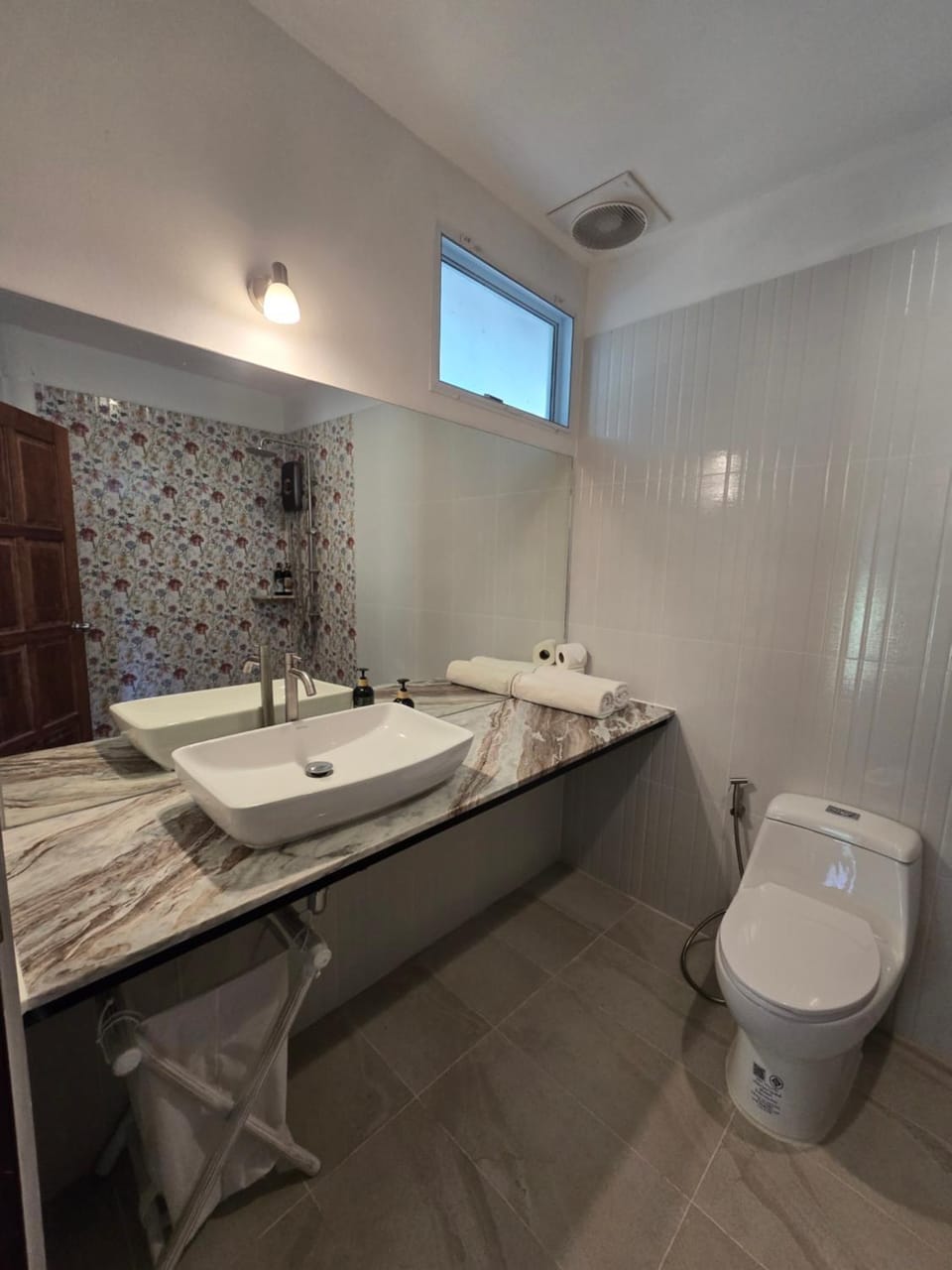 Toilet, Bathroom, towels