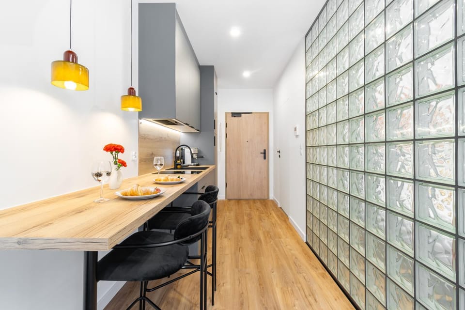 Kitchen or kitchenette, dishwasher, internet, microwave, stove