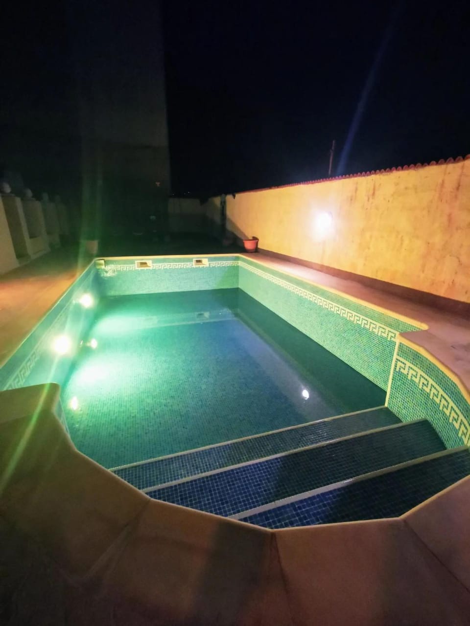Swimming pool