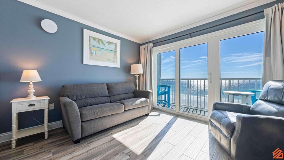 Oceanfront Oasis: Coastal Condo with Breathtaking House in Okaloosa Island