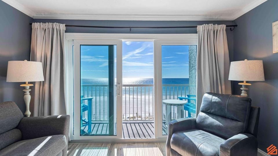 Oceanfront Oasis: Coastal Condo with Breathtaking House in Okaloosa Island