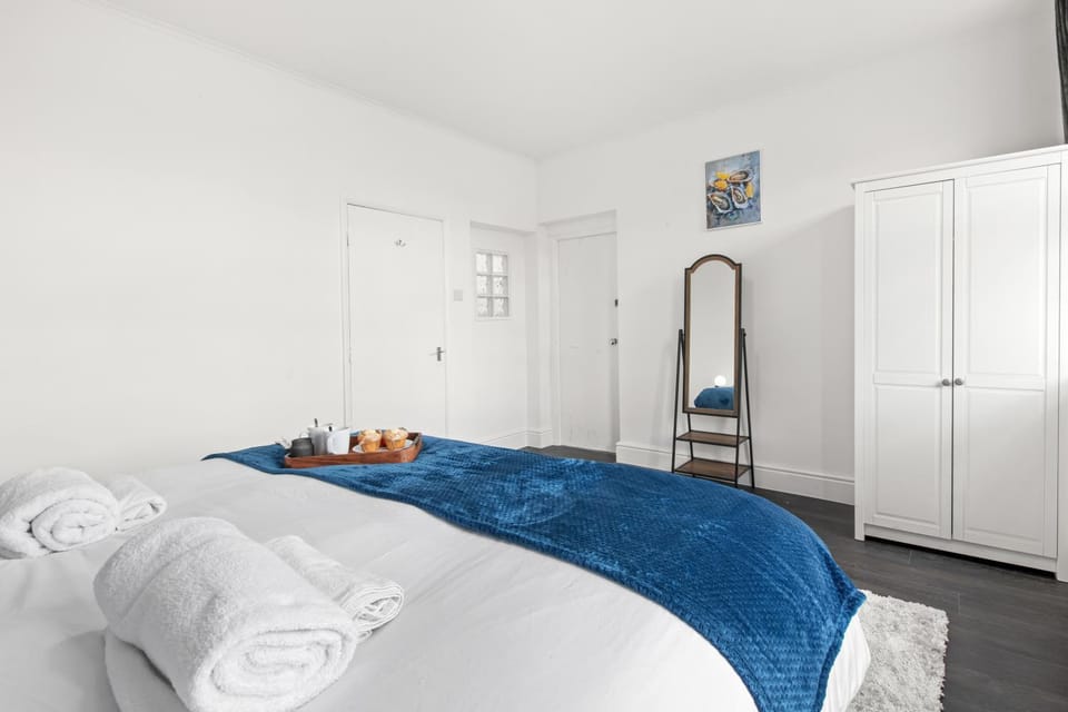 Bed, Photo of the whole room, Bedroom, towels, wardrobe