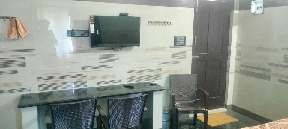 Cmt Lodge & Rooms Hotel in Mysuru
