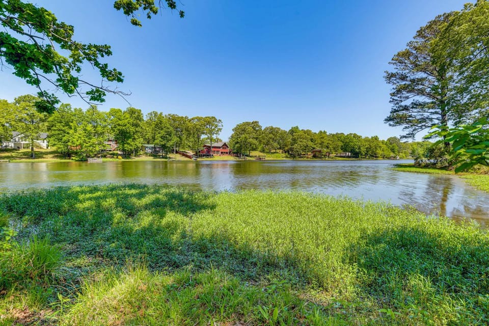 Group Escape on Serene Lake! Hike, Fish & Paddle House in Alabama