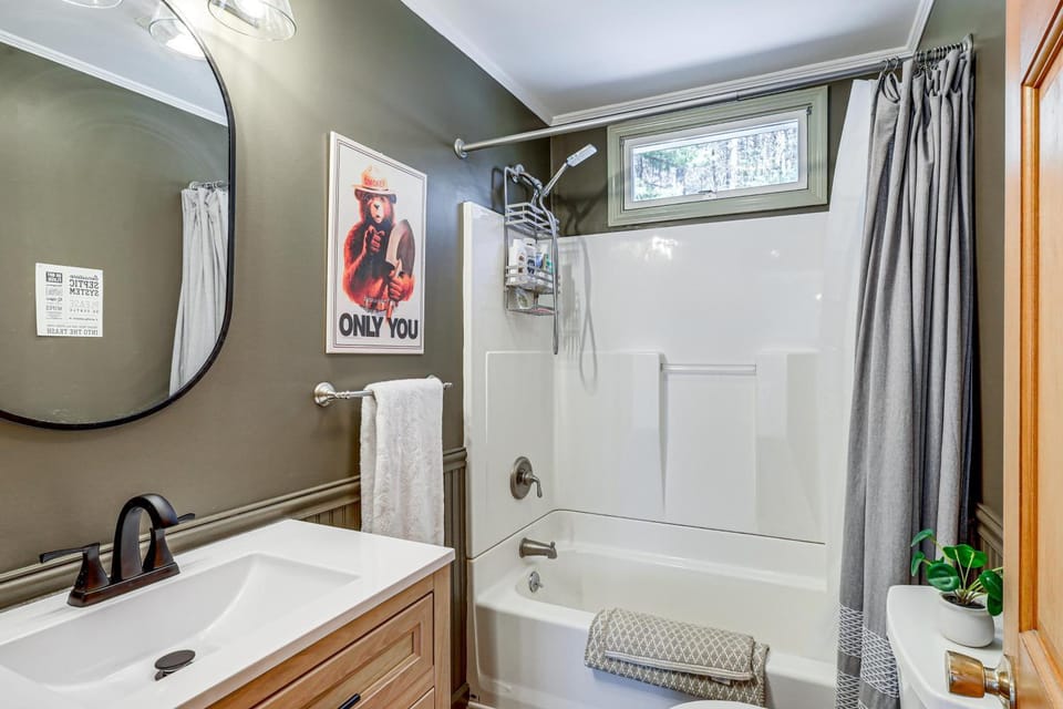 3 Mi to Lake George & Village: Family Home w/ Deck House in Queensbury
