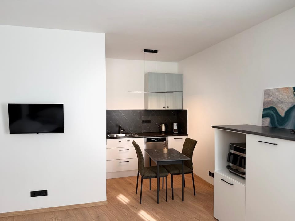 TV and multimedia, Dining area