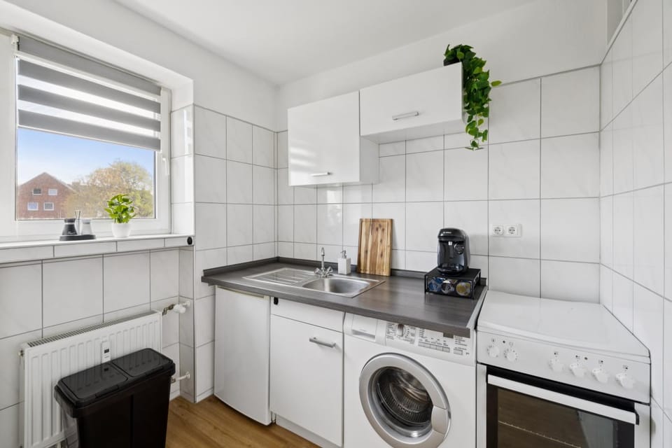 Coffee/tea facilities, Kitchen or kitchenette, Decorative detail, dishwasher, washing machine, kitchen