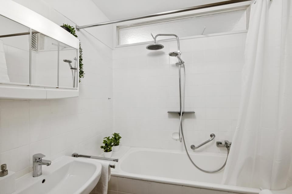 Shower, Bathroom, Bath, towels