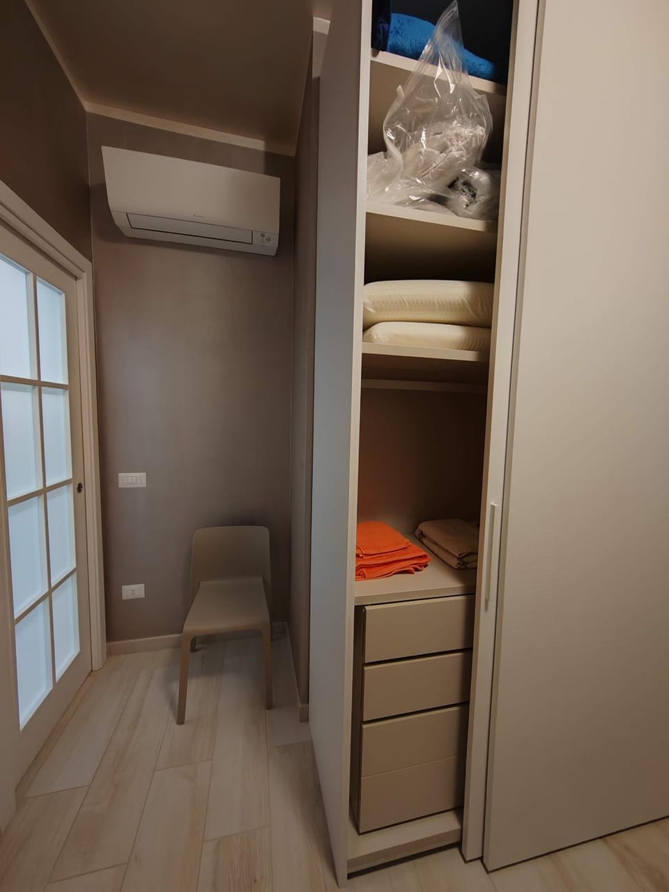 wardrobe, air conditioner