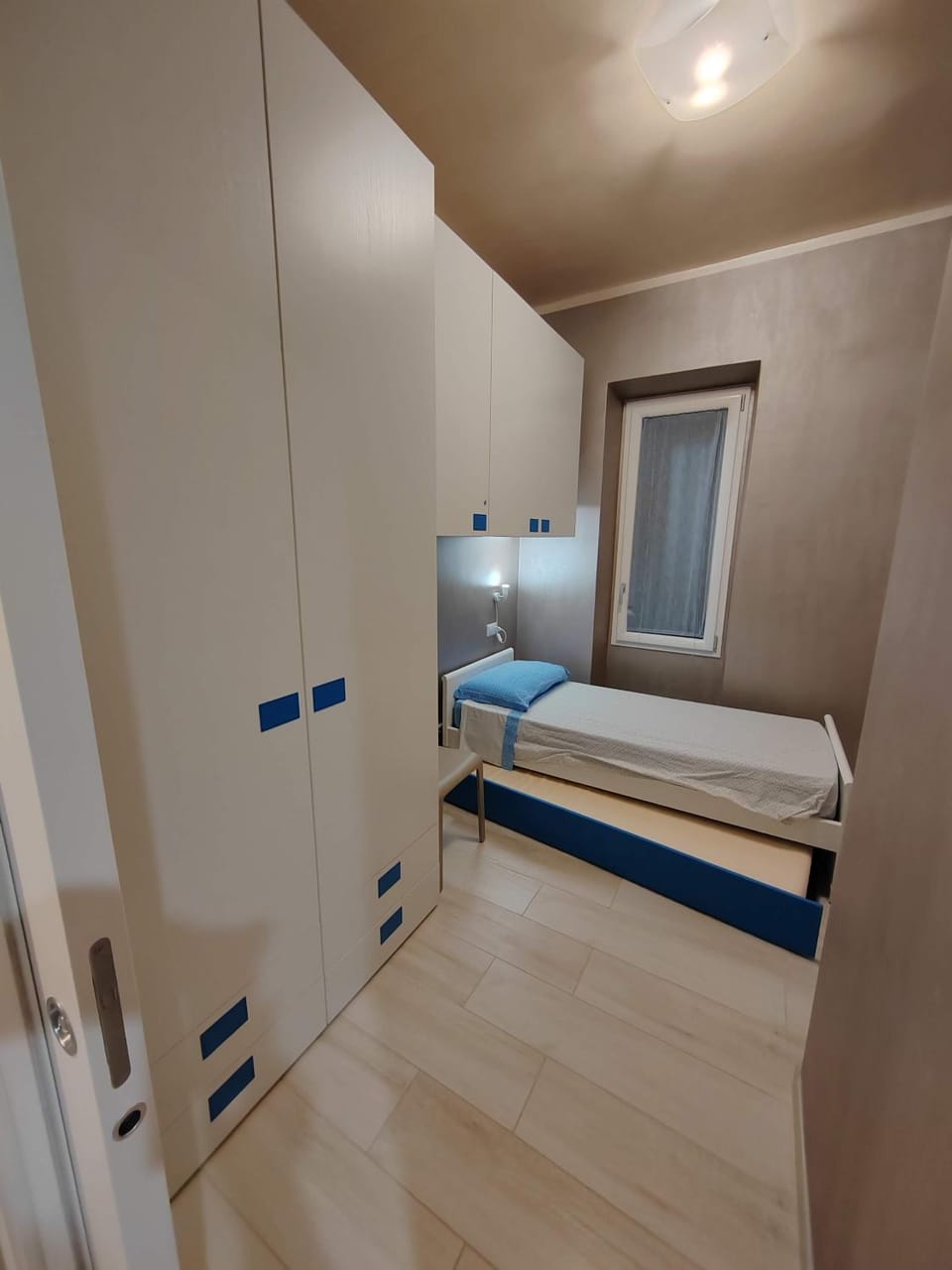 Bed, Photo of the whole room, Bedroom, wardrobe