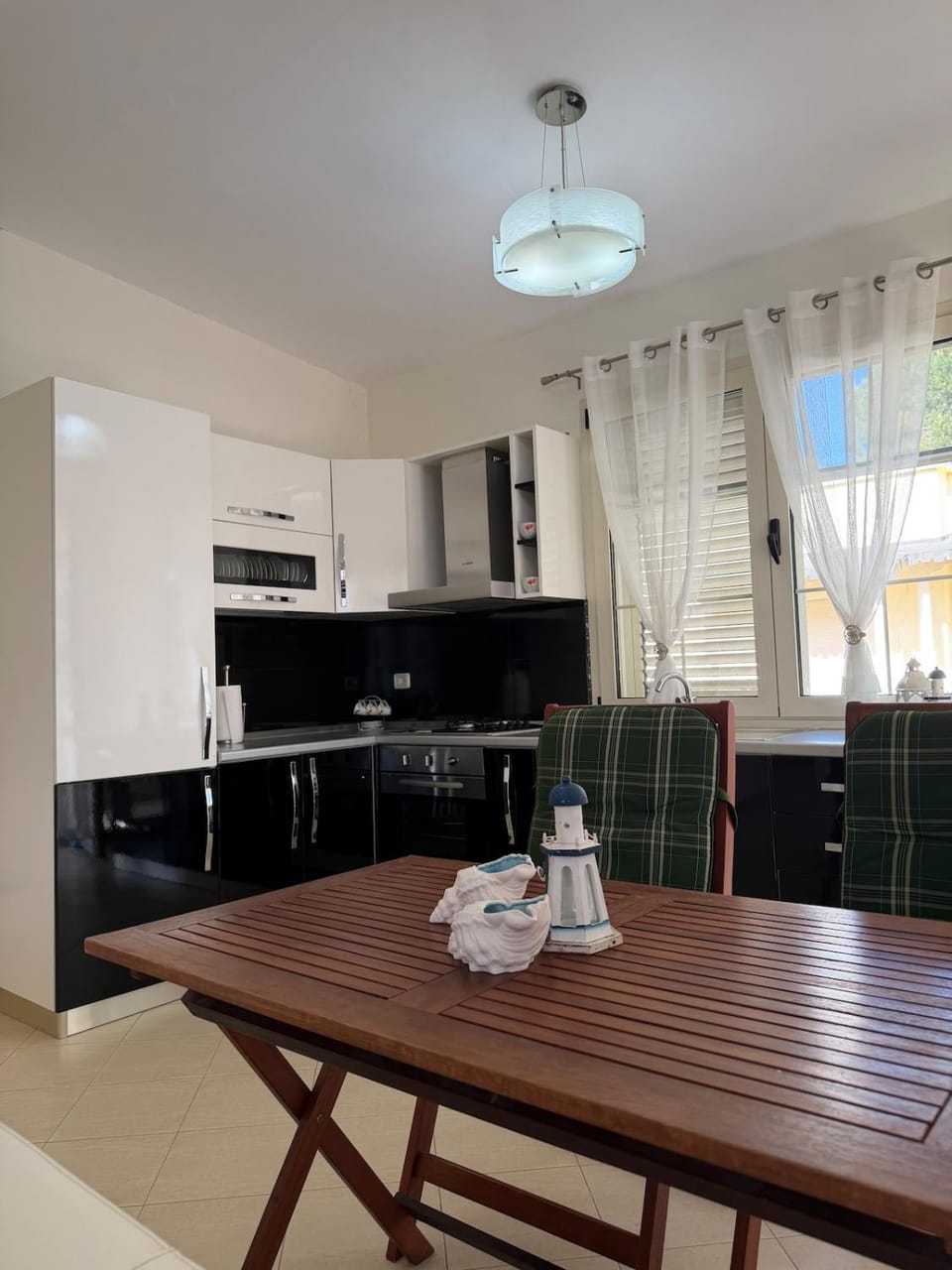 Dining area, kitchen