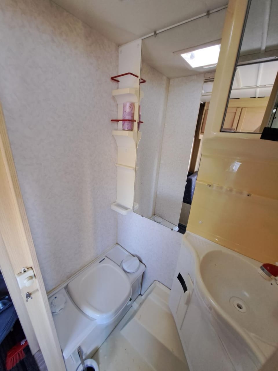 Fieldsight Doornspijk Caravan max 5 people and 1 kid - hot shower in house Campground/ 
RV Resort in Biddinghuizen