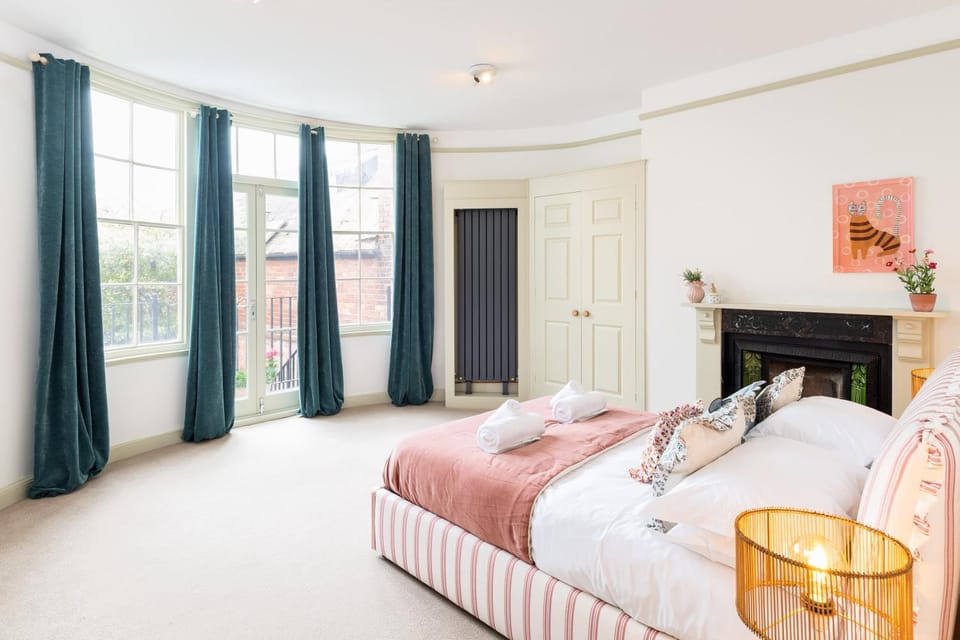 Central Exmouth Flat Sleeps 4 Walk to Beach Apartment in Exmouth