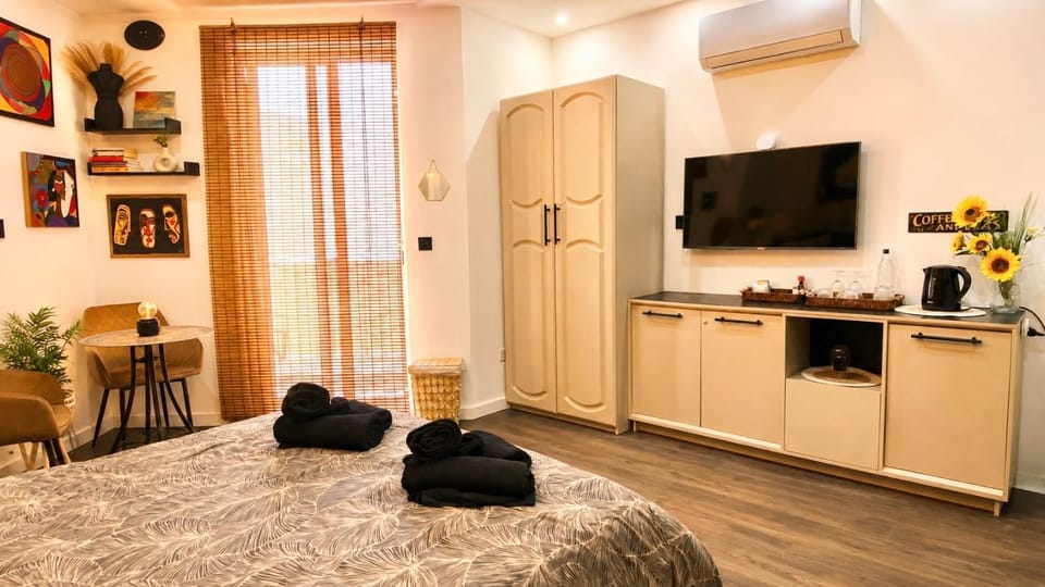 Bed, TV and multimedia, Bedroom, towels, wardrobe, air conditioner