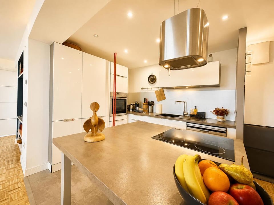 Kitchen or kitchenette, Dining area, oven, stove, toaster