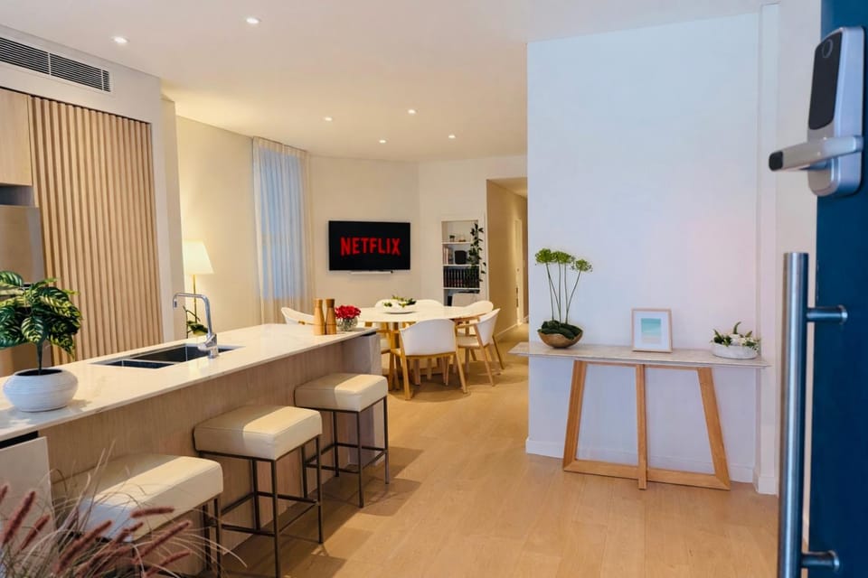 3BR Newcastle Interchange Residence - CBD & Honeysuckle House in New South Wales