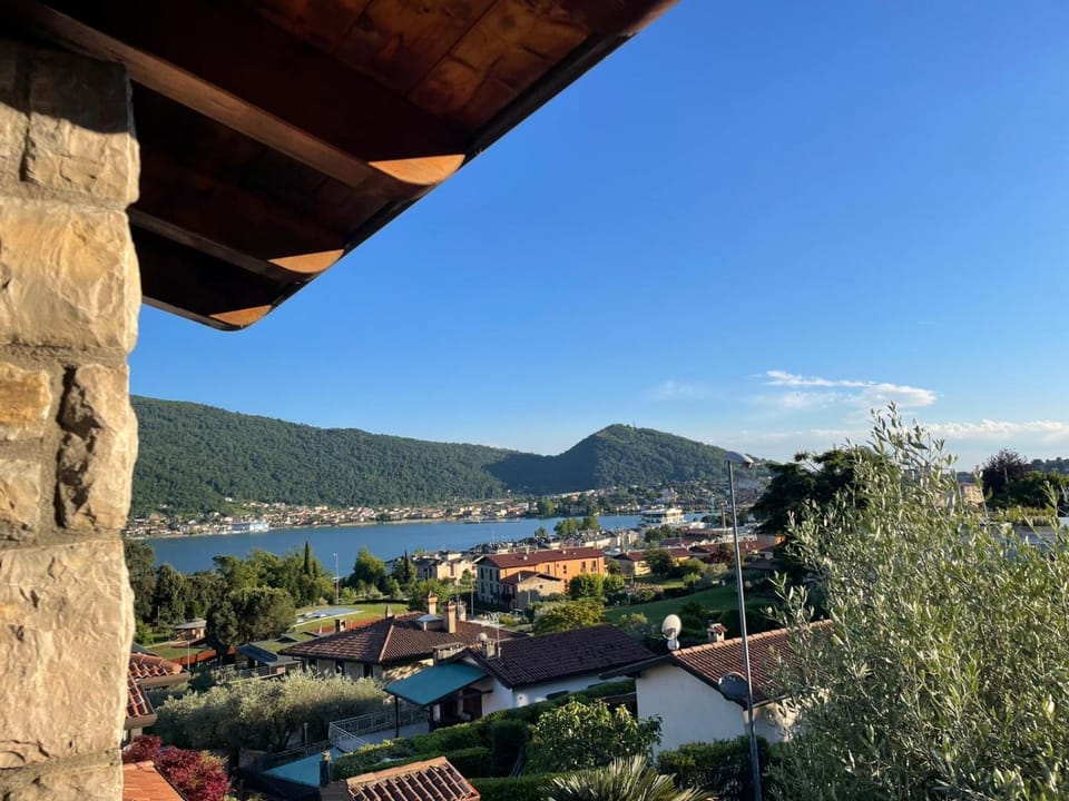 Balcony/Terrace, Balcony/Terrace, City view, Lake view, Lake view, Mountain view, Mountain view