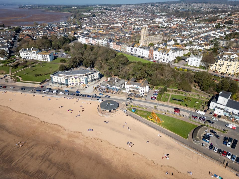 Stunning Sea Views & Designer Living Sleeps 5 Apartment in Exmouth