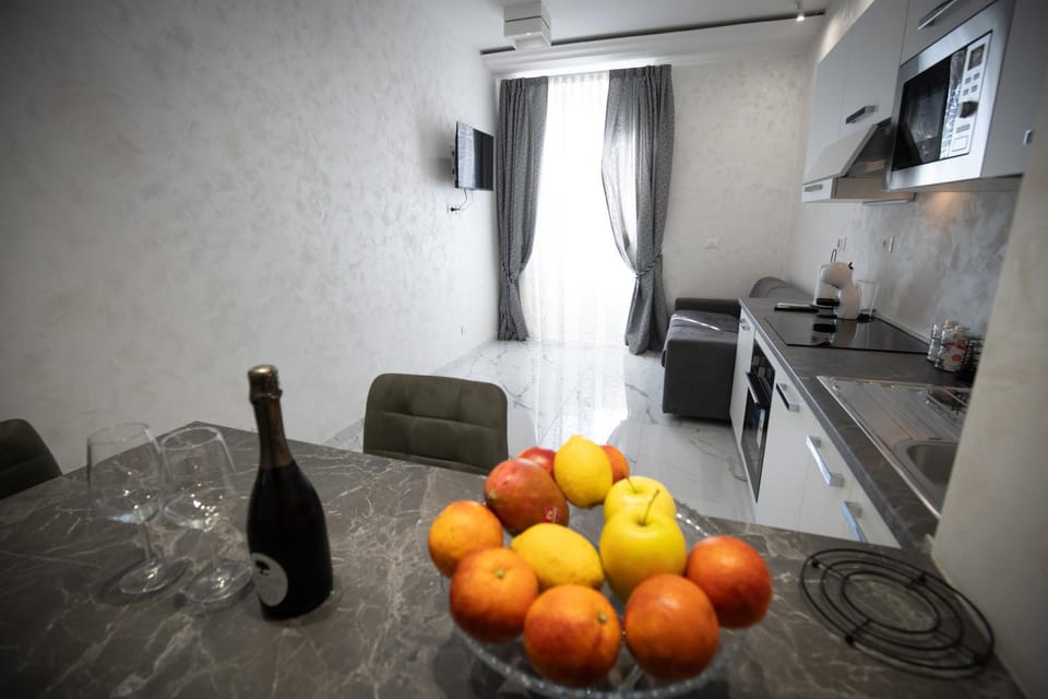 Kitchen or kitchenette, Living room, Seating area, Dining area, stove