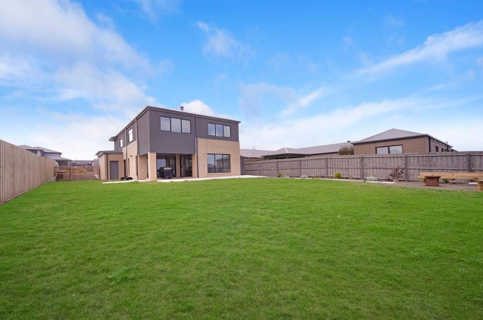 Ocean View Retreat EV Charger Family Friendly House in Warrnambool