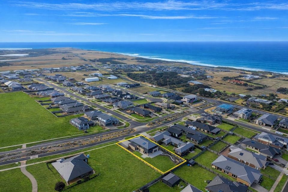 Ocean View Retreat EV Charger Family Friendly House in Warrnambool