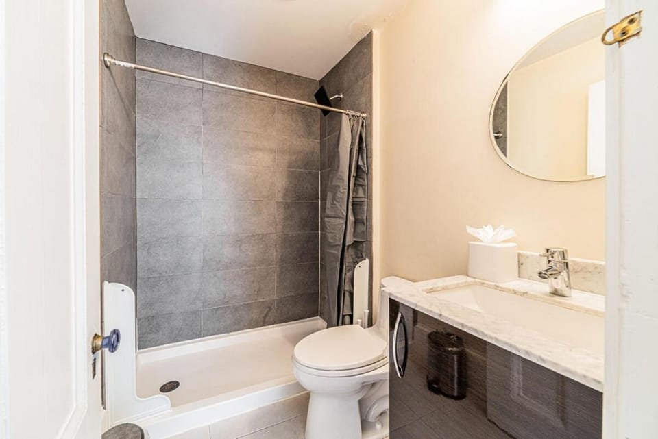 Beacon Luxury Suites Apartment in Beacon Hill
