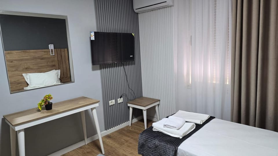 TV and multimedia, Photo of the whole room, Bedroom, towels, air conditioner