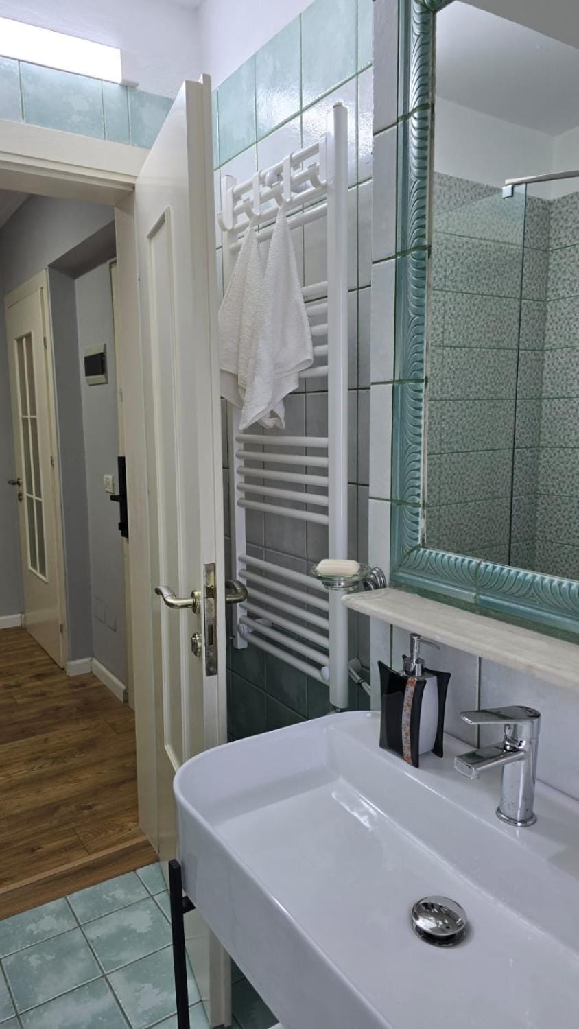 Bathroom, towels