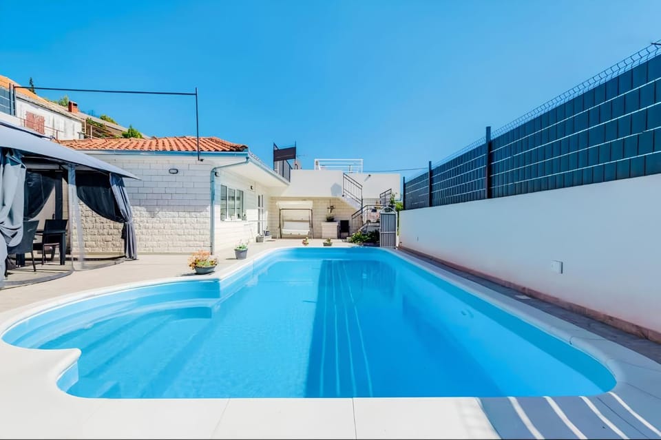 Property building, Swimming pool