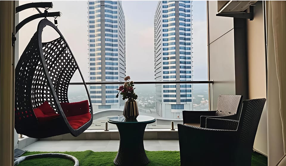 View (from property/room), Balcony/Terrace, City view, Landmark view, Mountain view, Mountain view