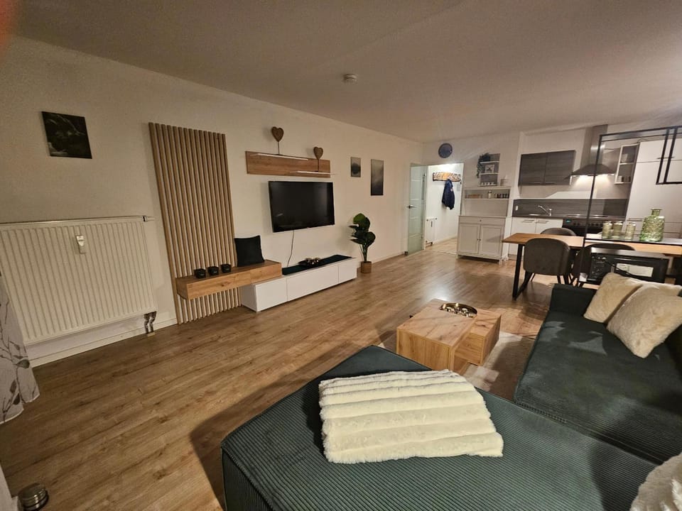 TV and multimedia, Living room, Photo of the whole room, Seating area