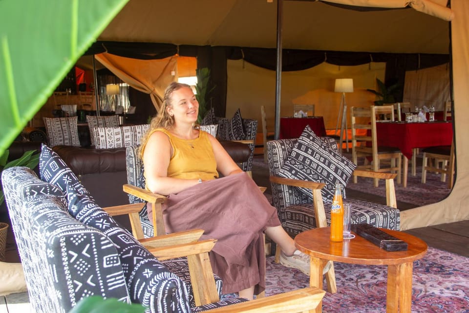 People, Balcony/Terrace, Lounge or bar