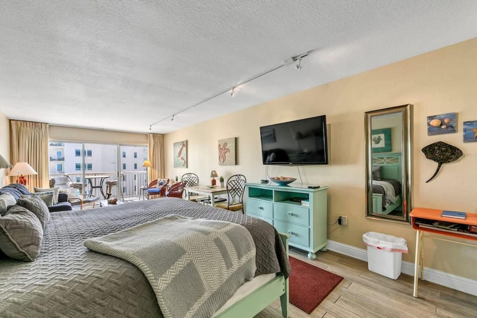 Okaloosa Island Gulf View Resort Studio w/ Balcony House in Okaloosa Island