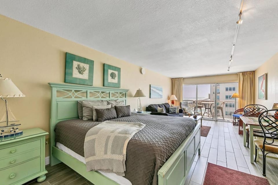 Okaloosa Island Gulf View Resort Studio w/ Balcony House in Okaloosa Island