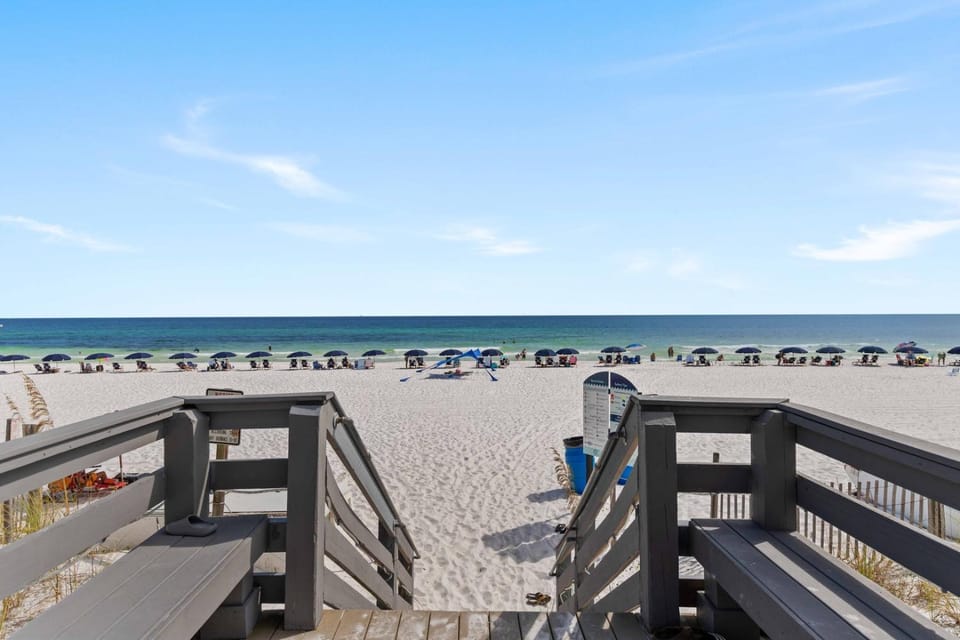 Lux 2BR Beach Condo • Free Beach Chairs 2026 House in Okaloosa Island