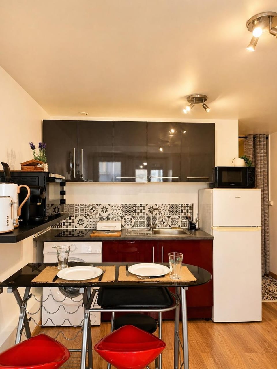 Dining area, kitchen