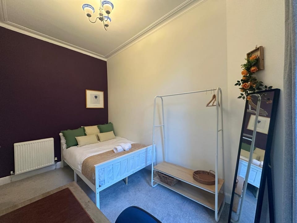 Private Entry 2-Bedroom Flat Apartment in Edinburgh