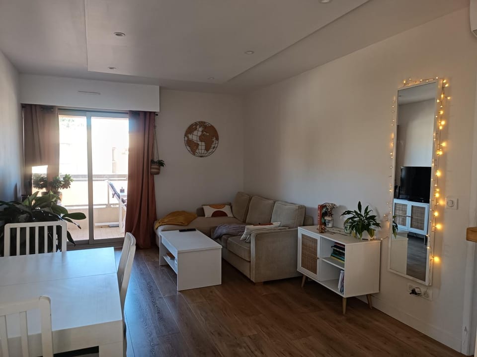 Beau T2 à Golfe-Juan Apartment in Antibes