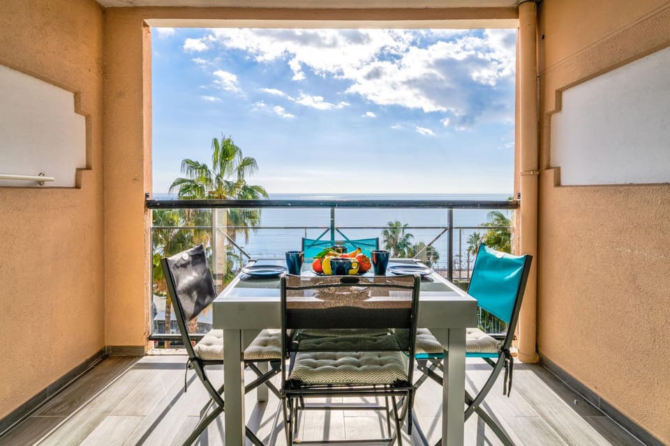 Patio, Natural landscape, Balcony/Terrace, Dining area, Sea view