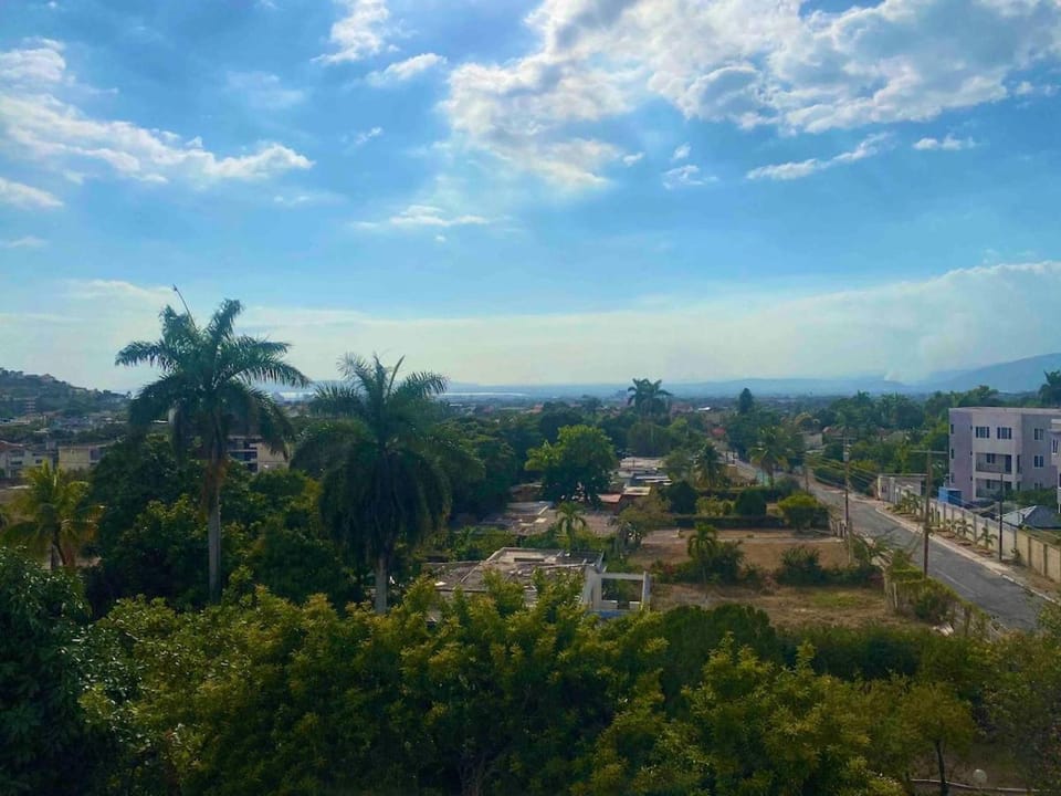 2BR Apartment Mont Charles - Liguanea Kingston Apartment in Kingston