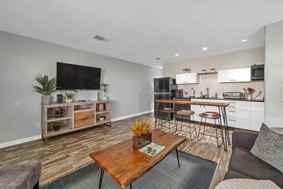 Stylish Okaloosa Island 1BR Condo Steps to Beach House in Okaloosa Island