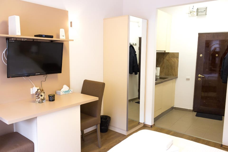 Coffee/tea facilities, Kitchen or kitchenette, Other, Photo of the whole room, Decorative detail, Dining area, Area and facilities