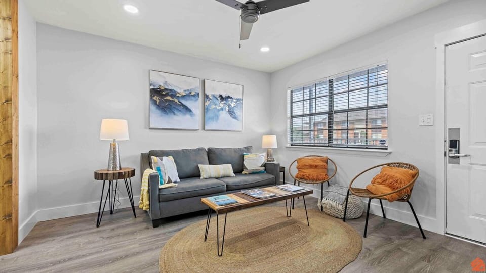 Escape to Colorful Okaloosa Island 1BR Condo House in Okaloosa Island